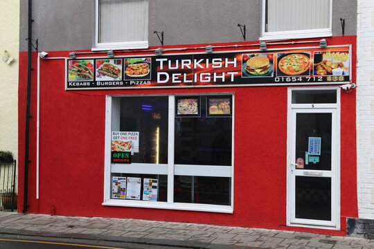 Tywyn, Gwynedd, Wales, UK. 15 December 2017. Turkish Delight fast food store.