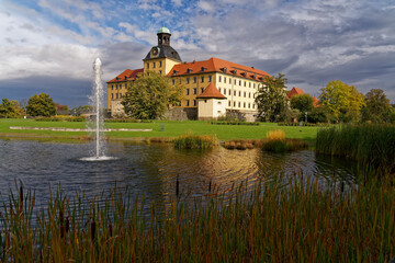 Fototapeta na wymiar Schloss und Schlosspark Moritzburg in Zeitz, Burgenlandkreis, Sachsen-Anhalt, Deutschland