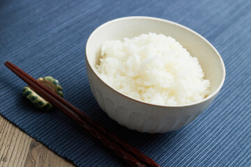 炊きたての温かいご飯