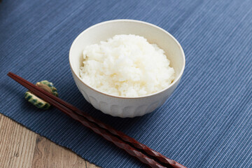 炊きたての温かいご飯