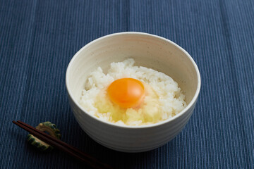 炊きたてご飯と平飼い卵の卵かけご飯
