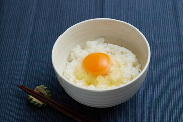 炊きたてご飯と平飼い卵の卵かけご飯