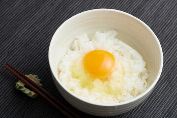 炊きたてご飯と平飼い卵の卵かけご飯