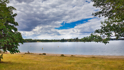 Strand am Kulkwitzer See, Wasser, Baum, Herbst, Sommer, Markranstädt bei Leipzig, Sachsen, Deutschland
