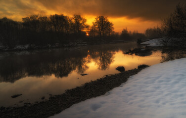 Fototapeta premium Winter sunrise on the river