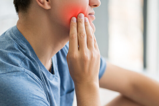 A man with toothache, periodontal disease in wisdom teeth