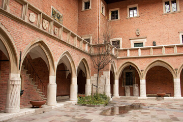 Obraz premium Courtyard at the famous Jagiellonian University in Krakow, Poland. Collegium Maius