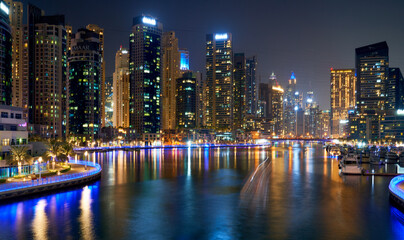Obraz premium architecture of the night city of dubai