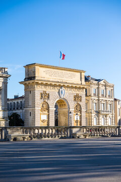 Arc de triomphe de Montpellier depuis le parc du Peyrou (Occitanie, France)