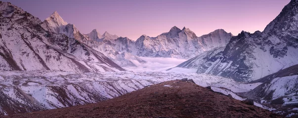 Photo sur Plexiglas Everest panoramic view to valley Khumbu with peaks in Nepal after sunset