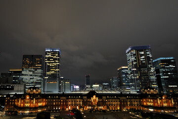 Fototapeta na wymiar 東京駅を眺めて想う