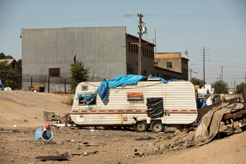 View of a homeless encampment in Stockton, California, USA. - obrazy, fototapety, plakaty