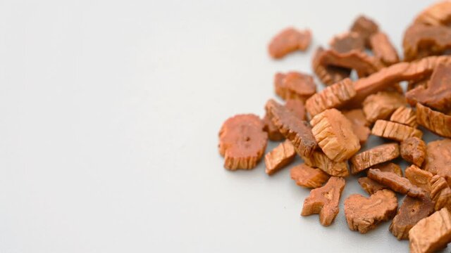 angle pan herb MiBaiBu or Stemonae Radix or Japanese Stemona Root Stir-frying with Honey