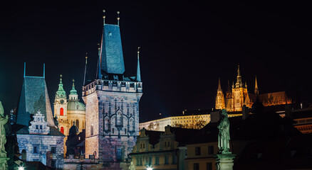 Obraz premium street lamps and old tower on Charles Bridge in the city of Prague at night 2021