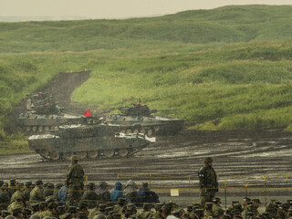 雨の90式戦車