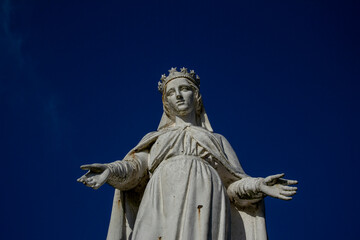 Fototapeta na wymiar La Vierge Marie Statue