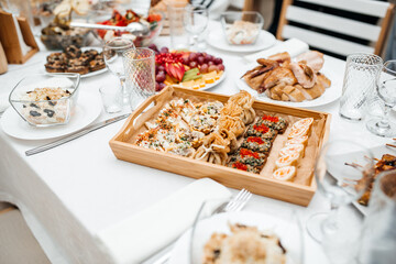 beautifully set table at a wedding banquet with delicious food and alcohol
