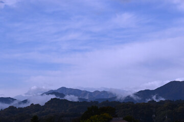 Obraz na płótnie Canvas 雲と山