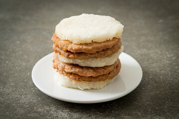 grilled pork with sticky rice burger