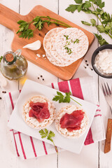 Rice cakes with milk flakes and cold beef.