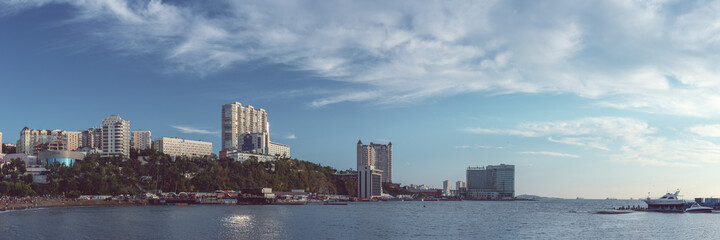 Obraz premium Embankment of the city of Vladivostok. Panorama of the coast. Summer.