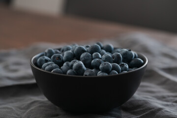 Fototapeta na wymiar big bowl with blueberries on table