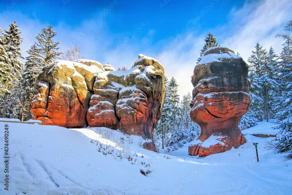 Poster Felsformation im Winter - beutiful rocks in Winter with many snow