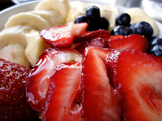 新鮮なカットフルーツ盛り合わせ