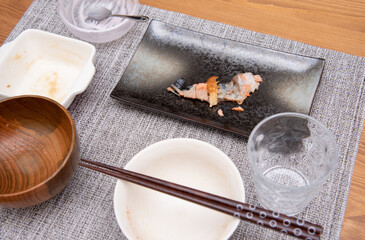 Fototapeta premium 食べ終わった鮭定食のお皿