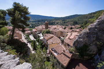 Fototapeta na wymiar Overview ov the village Moustiers-Sainte-Marie in the french Provence