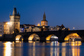 Fototapeta na wymiar Prague's Charles bridge at night