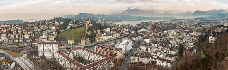 Panoramaansicht von Luzern in der Schweiz mit dem Vierwaldstättersee