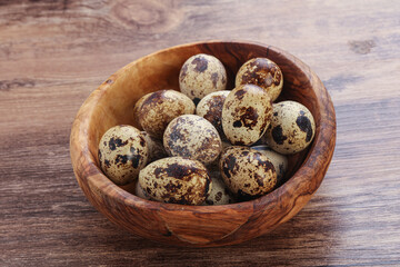 Fototapeta premium Raw quail eggs heap in the bowl