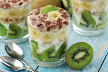Trifle desserts with bananas, kiwi and yogurt