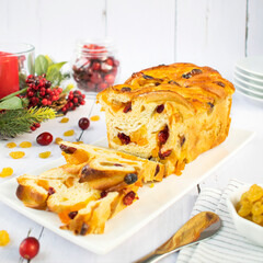 Christmas yeast cake with dried apricots and cranberries.