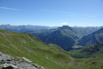 Fototapeta na wymiar Blick vom Riedkopf im Montafon