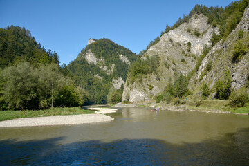 Fototapeta na wymiar Spływ rzeką Dunajec