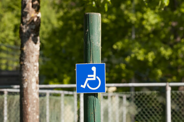 Panneau emplacement pour handicapé.