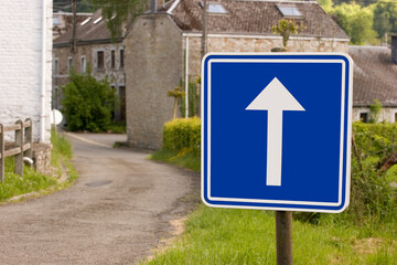 Panneau de sens unique.