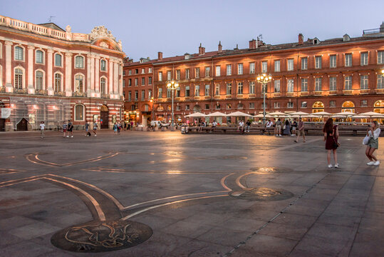 Toulouse, Place du Capitole le soir