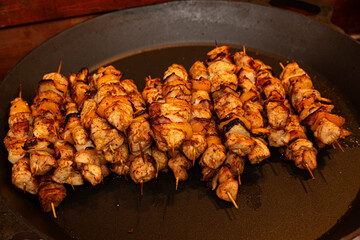 Brochetas de carne a la parrilla.