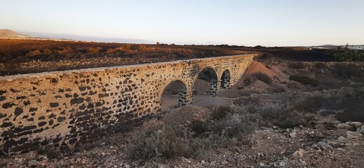 Puente sobre barranco seco