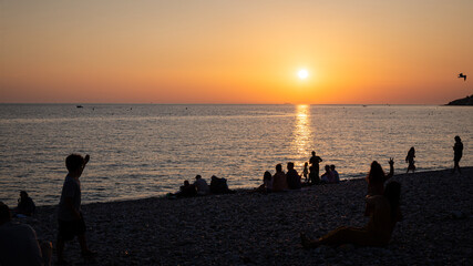 Couch&eacute; de soleil sur la plage du Havre