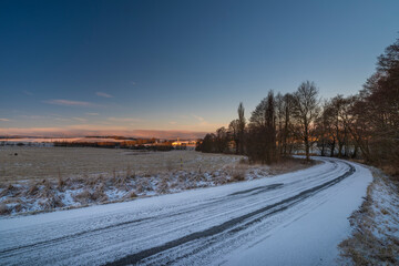 Obraz premium Sunrise near Ctibor and Halze villages in cold snowy morning