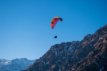 Paragliding through the rocking mounts of Manali in Himachal Pradesh