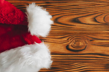 Obraz na płótnie Canvas Santa claus hat on a wooden background.