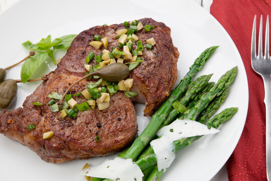 Grilled Steak with Asparagus