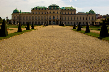 Palacio Belvedere, en Viena, Austria. - obrazy, fototapety, plakaty