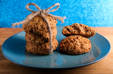 Still life with gingerbread cookies in a blue plate.