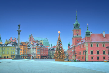 Castle Square and Christmas tree in Warsaw Old Town.	